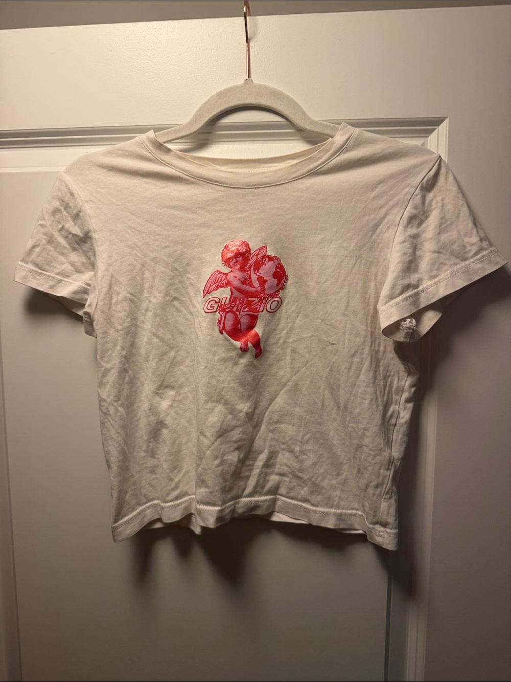 Guizio Women's White Short-Sleeve Tee / Baby Tee with Pink Cherub Graphic